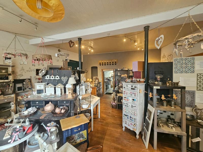 Locale commerciale di 2 pezzi, con vetrina, nel cuore di Aubonne (2)
