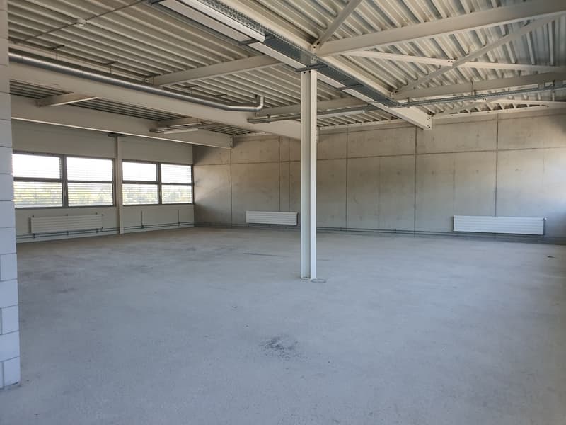 Zone Inodel - Surface commerciale/bureaux à louer de 476 m2 (4)