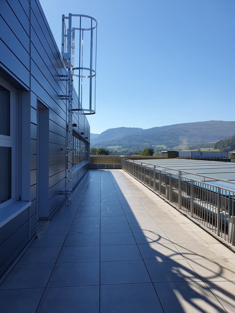 Zone Inodel - Surface commerciale/bureaux à louer de 476 m2 (7)