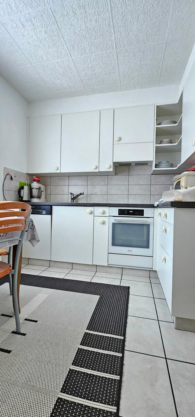 Four-room apartment with large covered terrace (3)