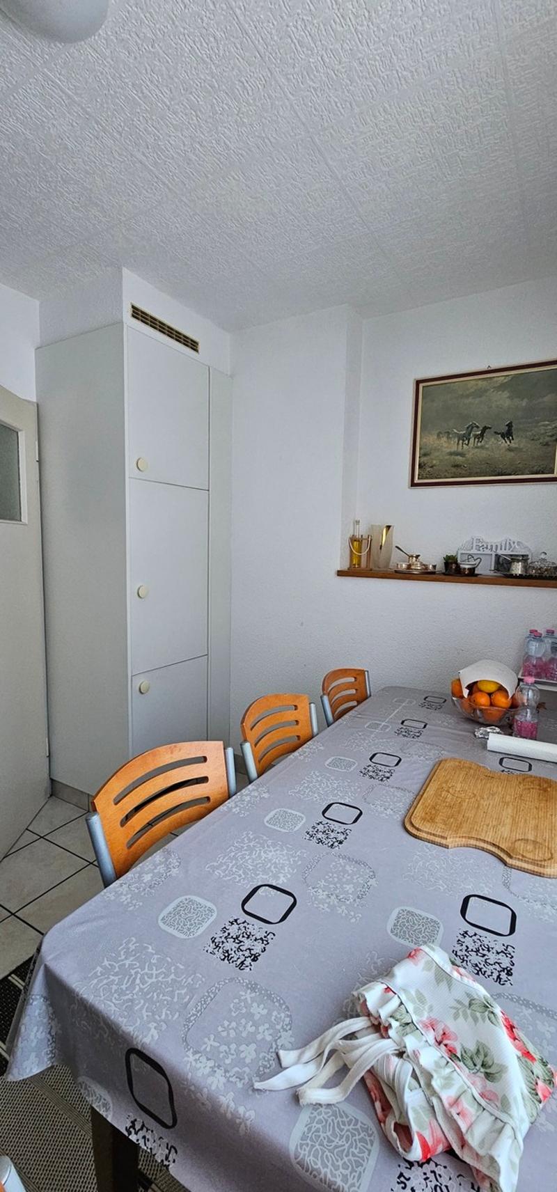 Four-room apartment with large covered terrace (5)