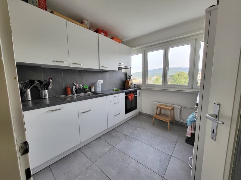 3.5-room apartment of 84 m2 on the 6th floor with elevator (1)