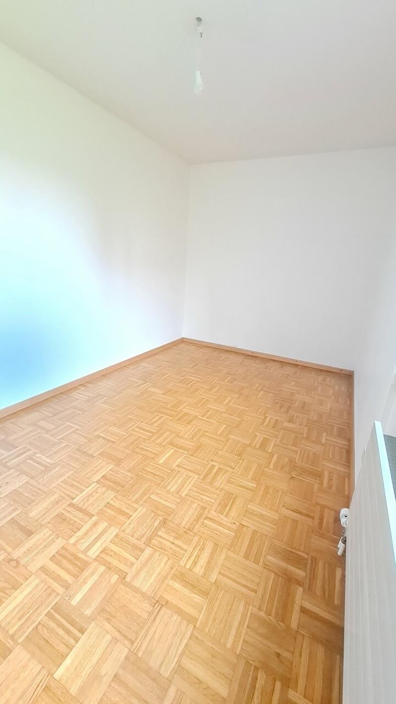 Wohnung mit 5.5 Zimmern im Erdgeschoss (13)