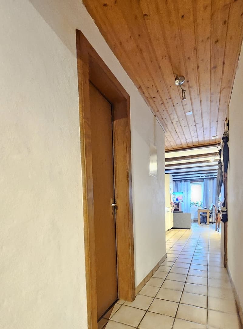 Hall/corridor