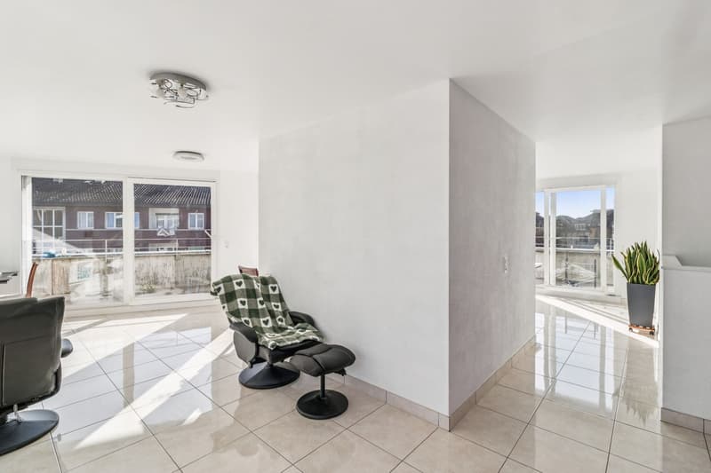 Rare modern attic duplex between Lausanne and Pully (4)