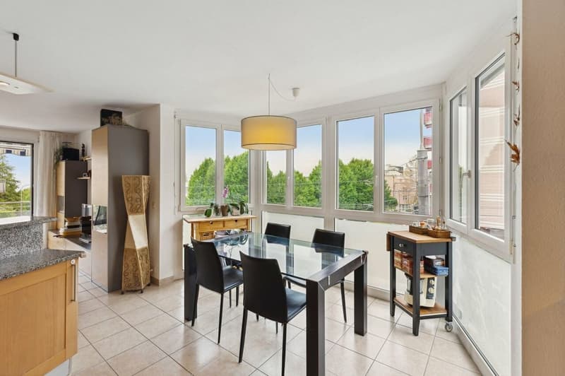 Lumineux 4.5 pièces de 106 m2 avec balcon (3)