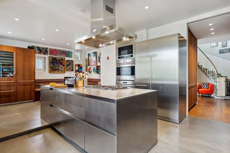 Exceptional property just two steps from the lake (12)