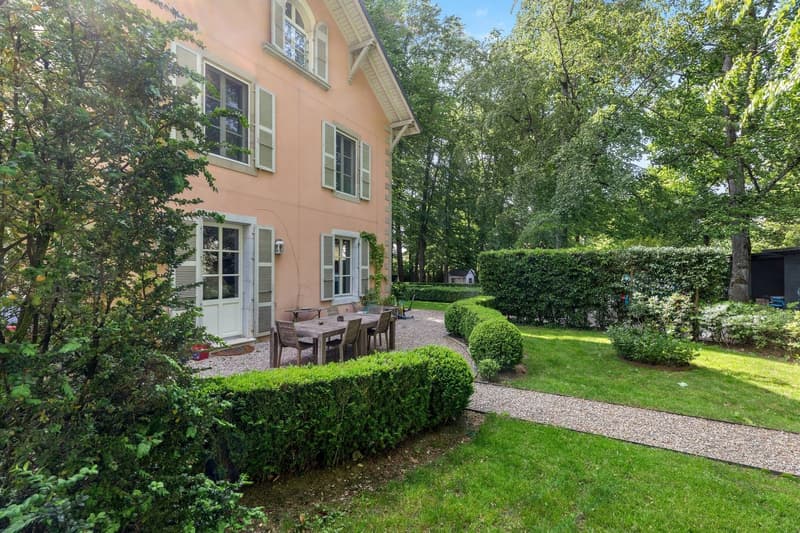Exceptional property just two steps from the lake (5)