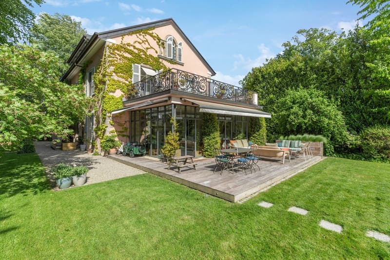Exceptional property just two steps from the lake (4)