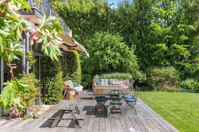 Exceptional property, two steps from the lake (2)