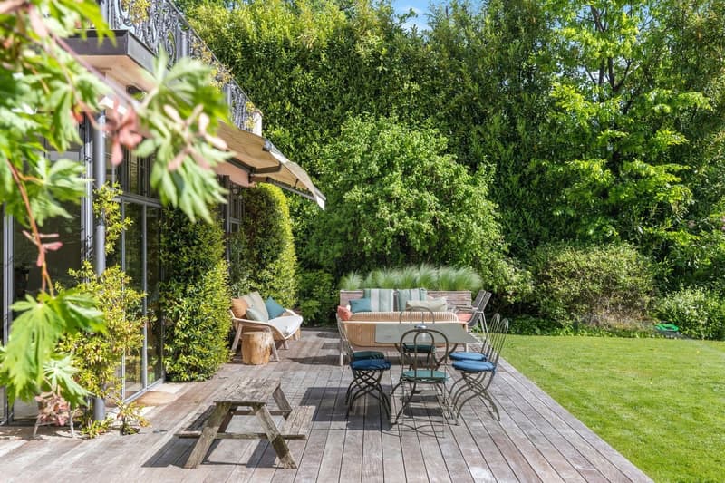 Exceptional property just two steps from the lake (2)