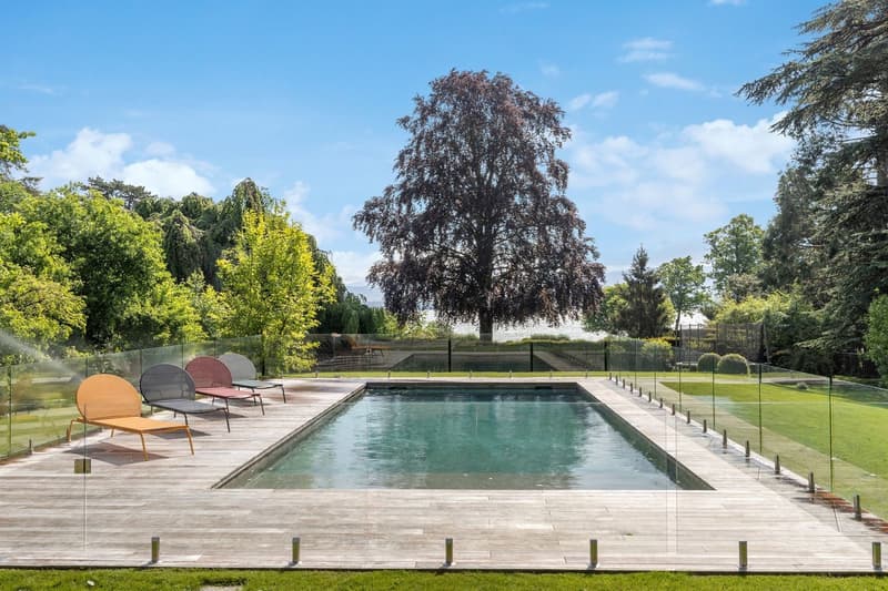 Exceptional property just two steps from the lake (9)