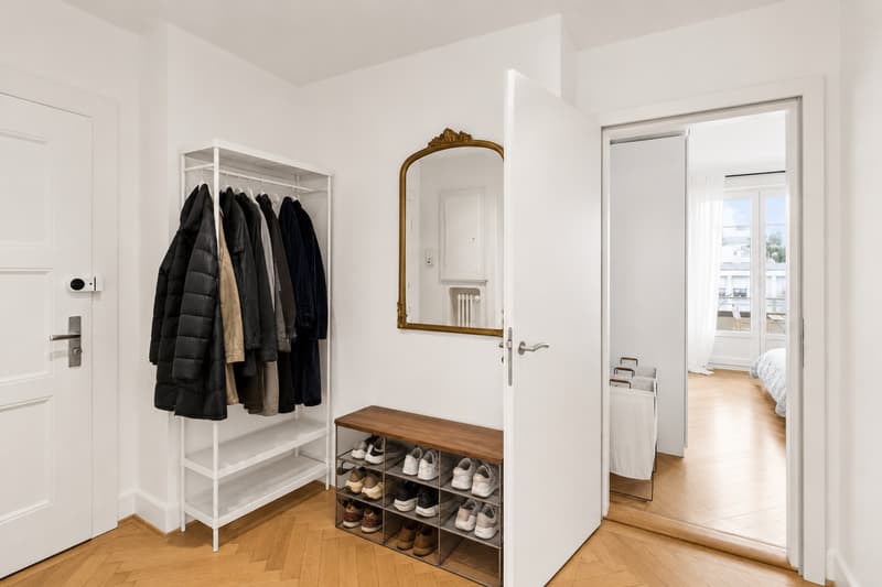 Charming 2.5-room apartment renovated with lake view and historic charm - Center (5)