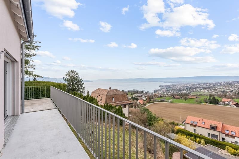 Between lake and vineyards: A modern villa with irresistible charm (12)