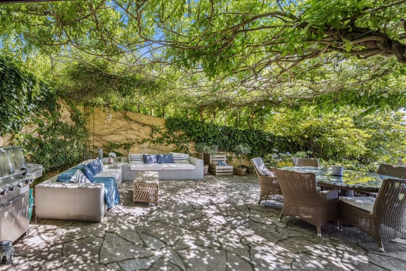 In the heart of the vineyards, an exceptional winemaker's house facing Lake Geneva (13)