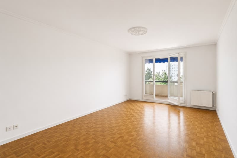 Spacious apartment to renovate in the center of Chailly (7)