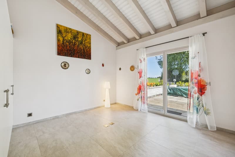 Villa contemporaine de standing avec vaste jardin et vue dégagée (7)