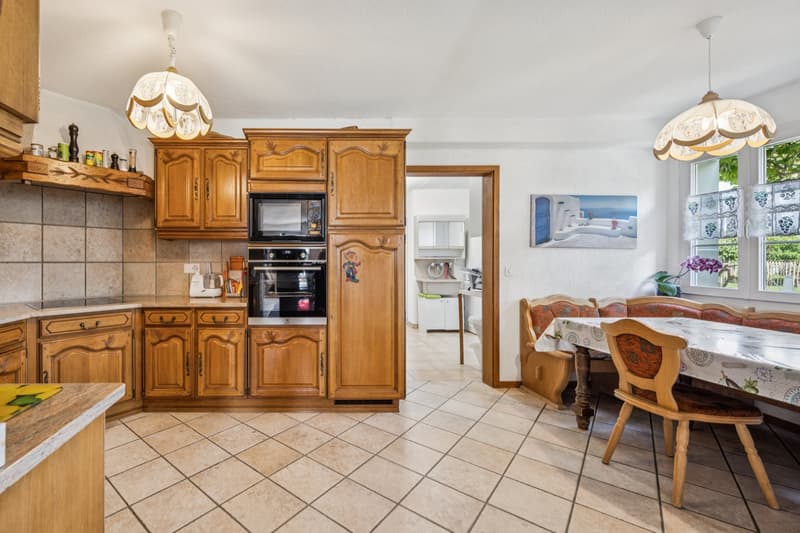 Exceptional 8-room estate with tree-lined park and pool in Montprev (10)