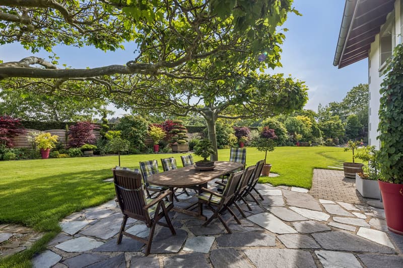 Exceptional 8-room estate with tree-lined park and pool in Montprev (5)