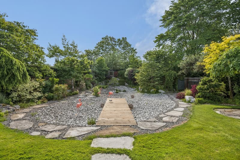 Exceptional 8-room estate with tree-lined park and pool in Montprev (6)