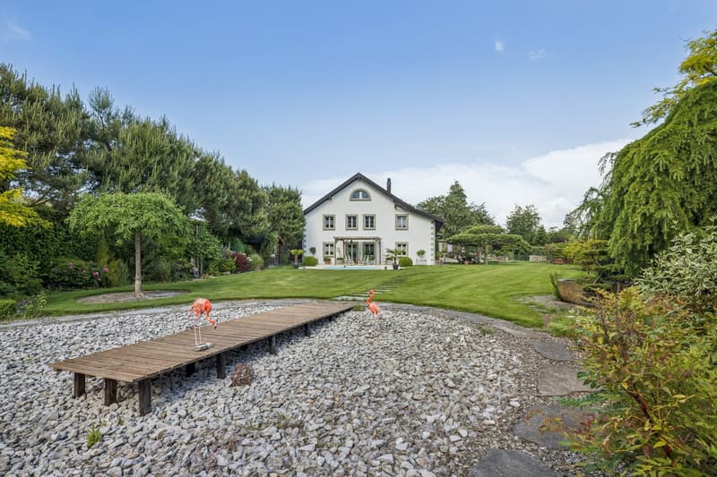 Exceptional 8-room estate with tree-lined park and pool in Montprev (3)