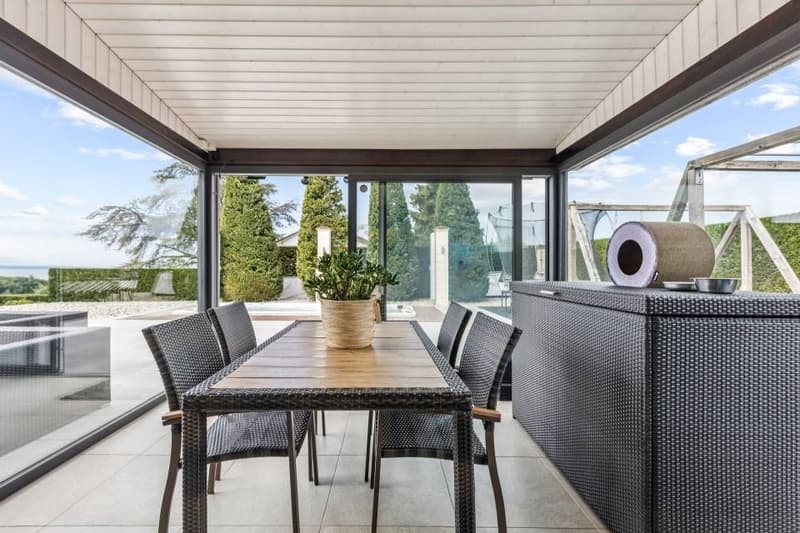 Individual villa in the heart of the vineyards with panoramic view of the lake (6)