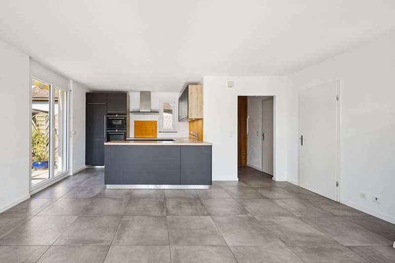 Beautiful family home, 10 minutes from Lausanne (5)