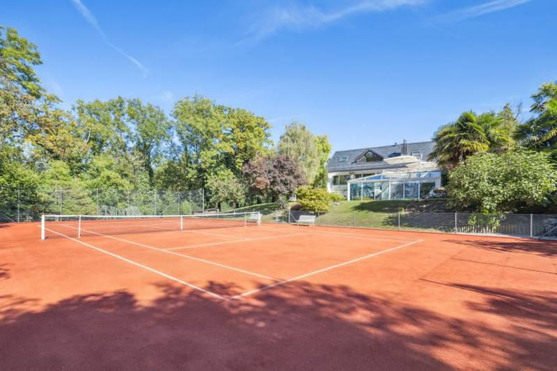 Exceptional property with tennis court and indoor pool (4)