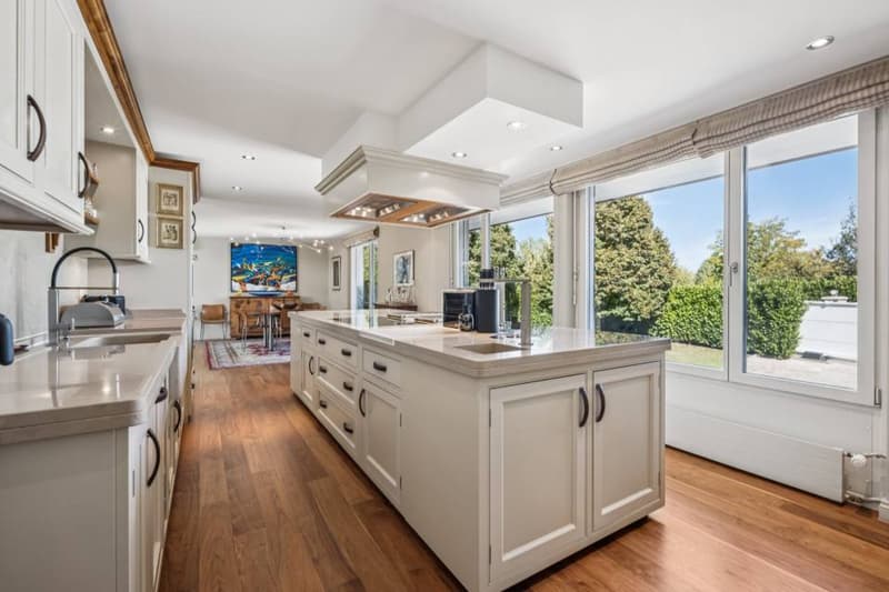 Exceptional property with tennis court and indoor pool (5)