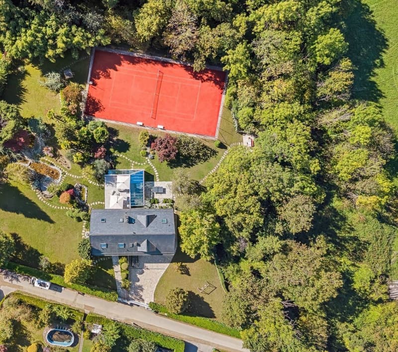 Proprietà eccezionale con campo da tennis e piscina interna (2)