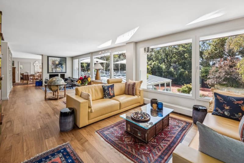 Exceptional property with tennis court and indoor pool (7)