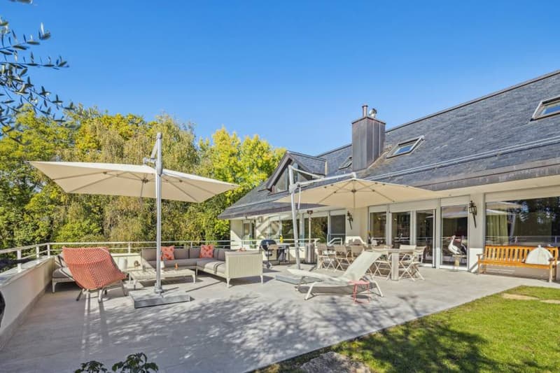 Exceptional property with tennis court and indoor pool (3)