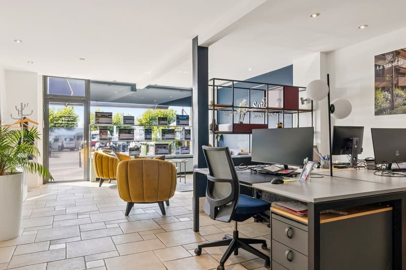 Opportunité d'investissement rare au centre-ville avec vue sur le lac (6)
