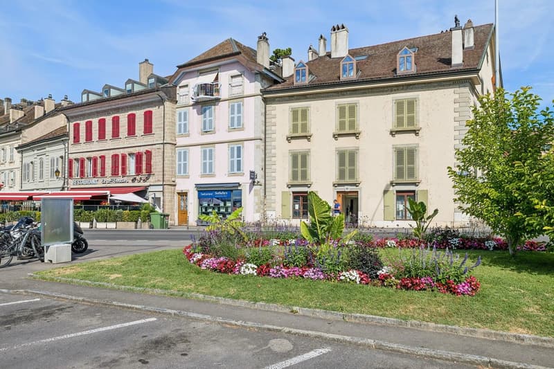 Opportunité d'investissement rare au centre-ville avec vue sur le lac (2)