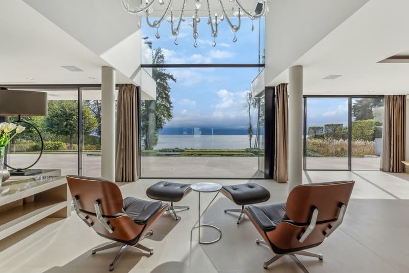 Unique waterfront property (2)