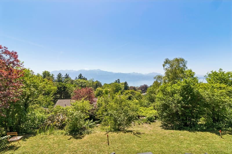 Élégante propriété des années 1930 avec vue panoramique sur le lac Lém (1)
