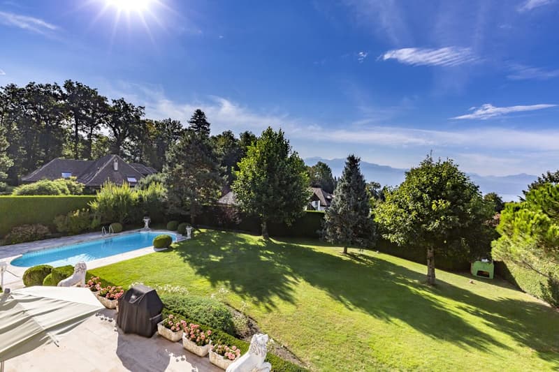 Exceptional property with pool in an idyllic setting (3)