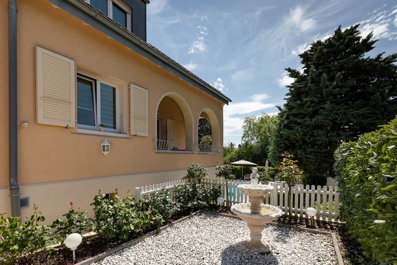 Magnifique propriété de 8.5 pièces avec grande terrasse et jardin (2)