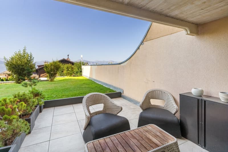 Prächtiges Doppelapartment mit renovierter Innenausstattung und Innenpool (3)