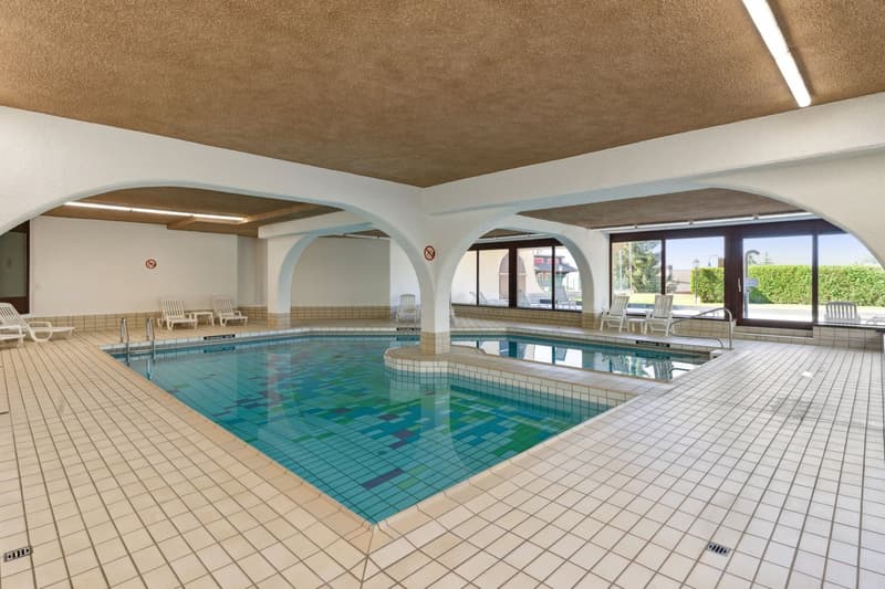 Prächtiges Doppelapartment mit renovierter Innenausstattung und Innenpool (4)