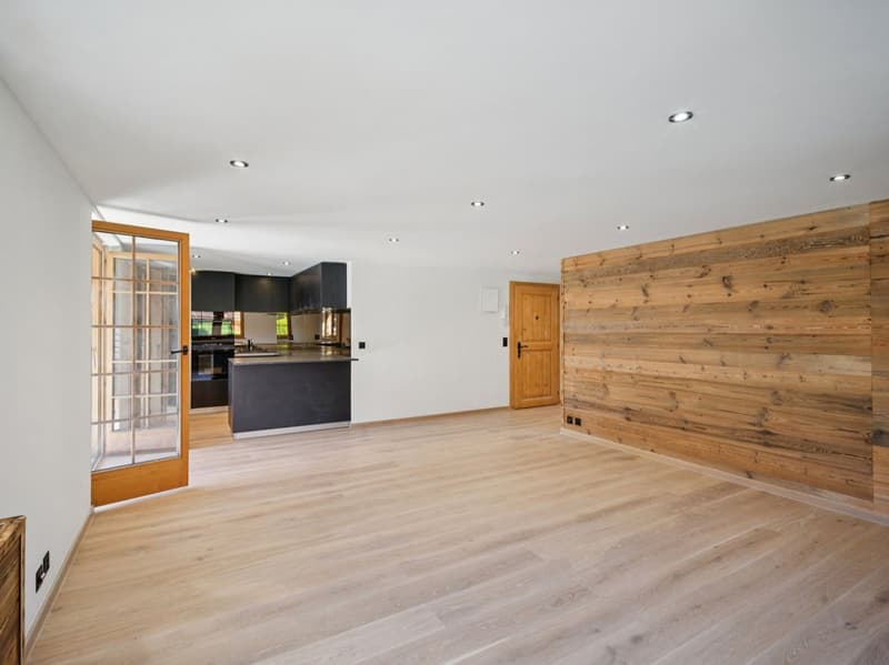 Villars Zentrum, in schönem Gebäude 3.5-Zimmer luxuriös renoviert, Parkplatz (3)