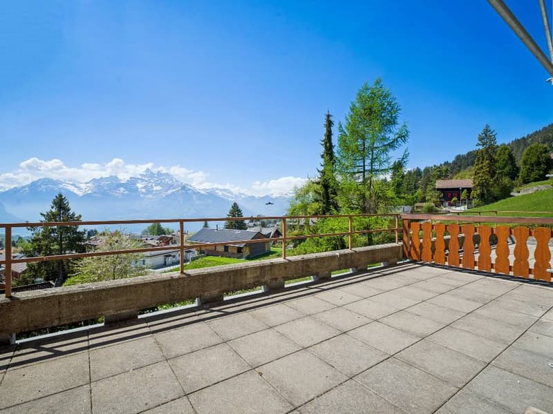 Beautiful apartment with large south-facing terrace and panoramic view (1)
