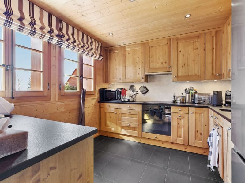 Chic & Gemütlich 4.5p mit Kamin, Balkonen, Aussicht, Spa, 2 Parkplätzen (7)