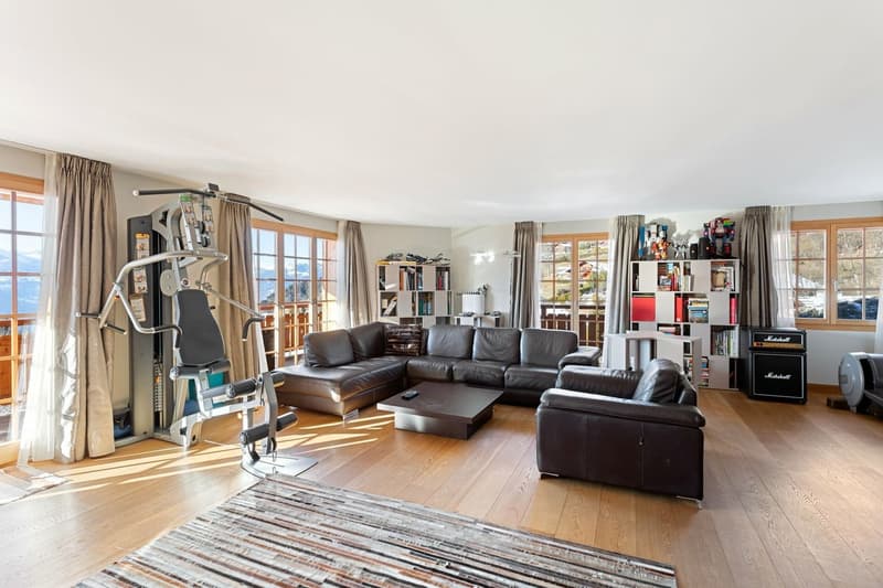 Exceptional 15-room chalet with elevator and panoramic views! (11)