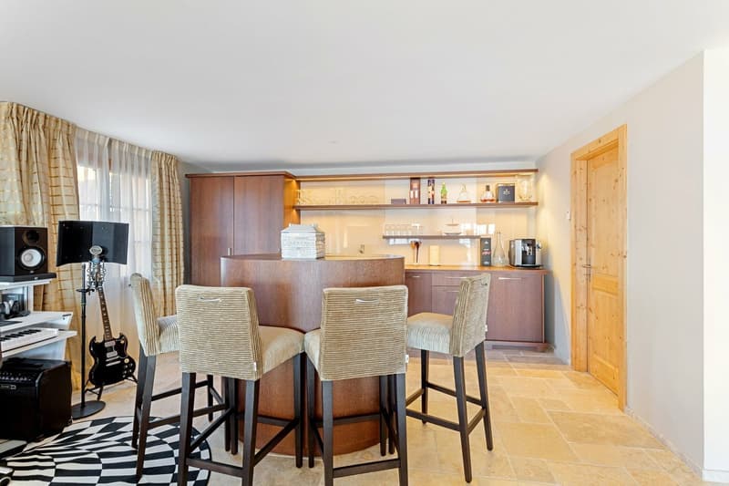 Exceptional 15-room chalet with elevator and panoramic views! (8)