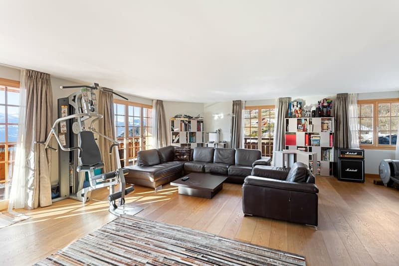 Exceptional 15-room chalet with elevator and panoramic views! (11)
