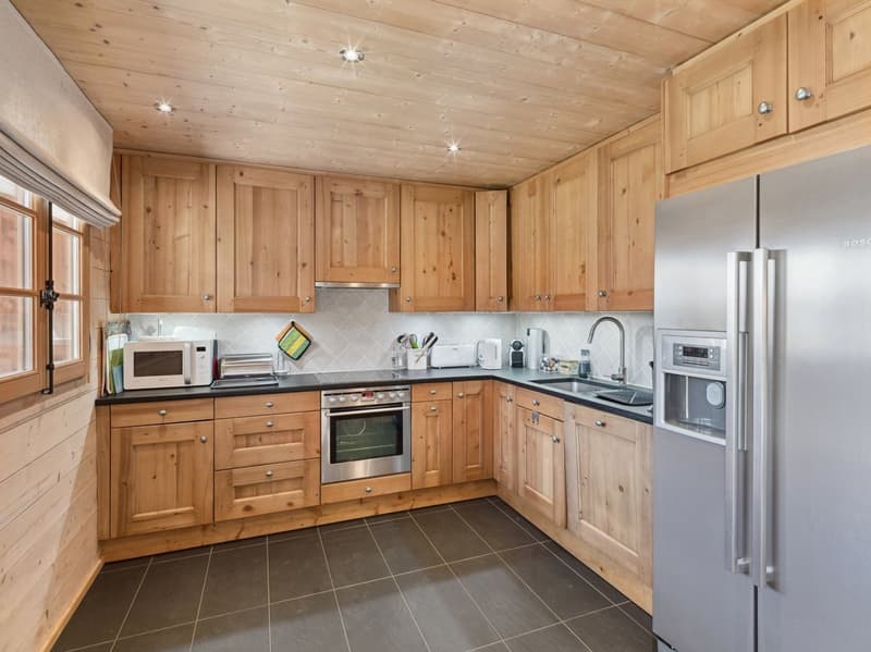 Beautiful 4.5-room chalet with fireplace, private garden, view, and 2 parking spaces (8)