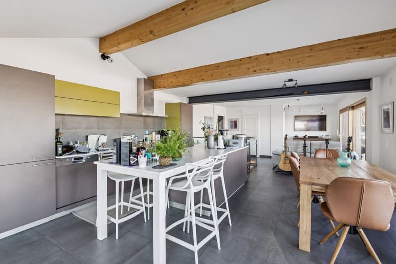 Villa-Chalet: Charm, Authenticity and Alpine Serenity with Lake View (2)