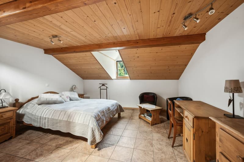 17th century renovated farm in the heart of the Joux Valley (11)