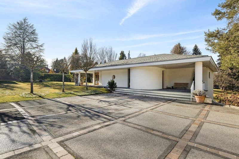 On the edge of the Lausanne Golf Course - Important building reserve (1)